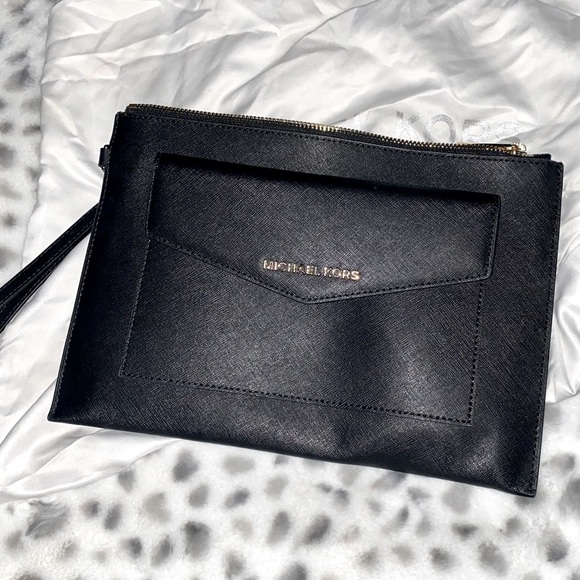 Michael Kors Handbags - Michael Kors Wristlet/Clutch/wallet